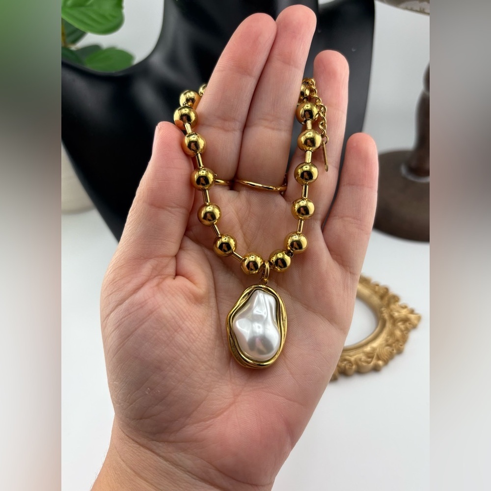 Gold Beaded Necklace with Baroque Pearl Pendant ✨ - Picture 10 of 10